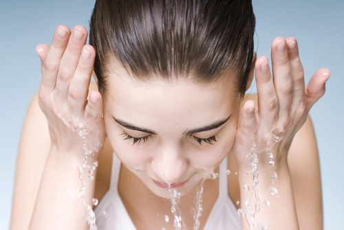 Người có da nhạy cảm không nên rửa mặt quá nhiều lần/ngày