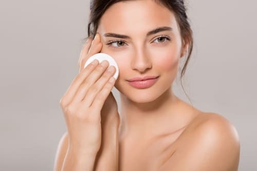 Tẩy trang cho da nhạy cảm cũng cần thận trọng