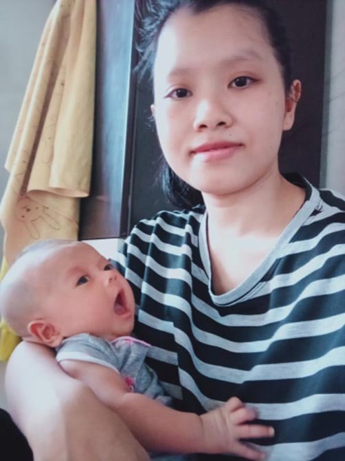 Hai mẹ con chị Dần