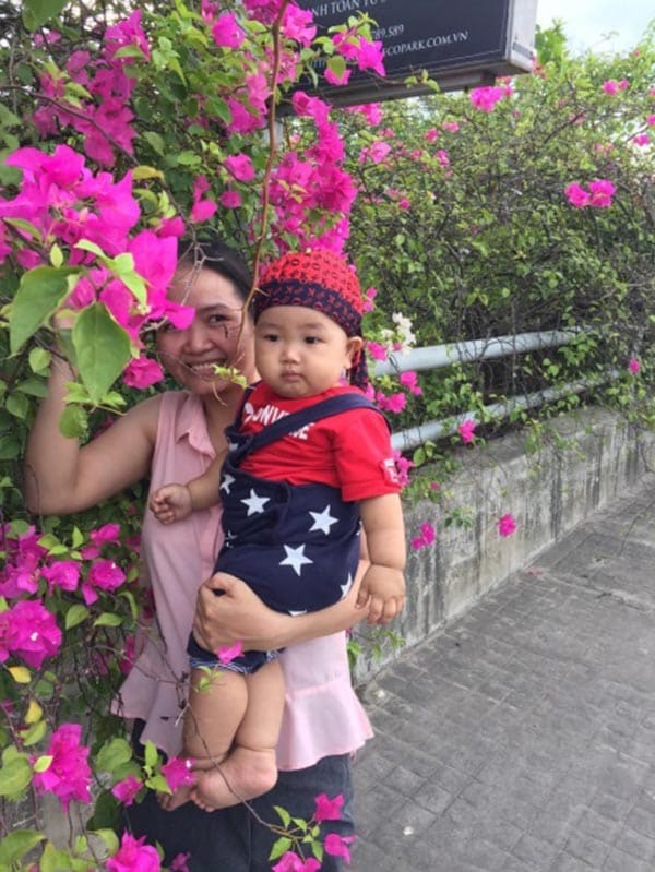 Mẹ Hường và con trai