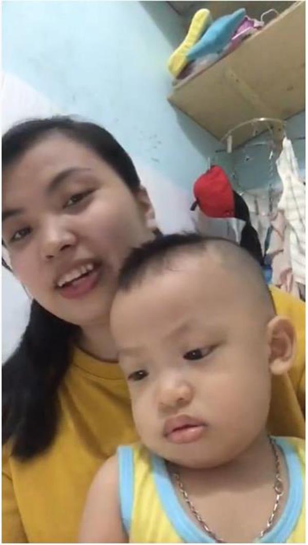 Chị Thu và con trai yêu