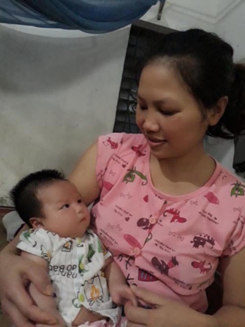 Chị Vinh bên con trai yêu