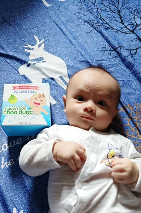 Quỹ chăm sóc da bé Nhân Hưng giúp hàng triệu trẻ em Việt thoát khỏi bệnh ngoài da