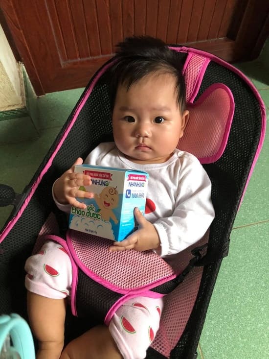 Quỹ chăm sóc da bé Nhân Hưng giúp hàng triệu trẻ em Việt thoát khỏi bệnh ngoài da