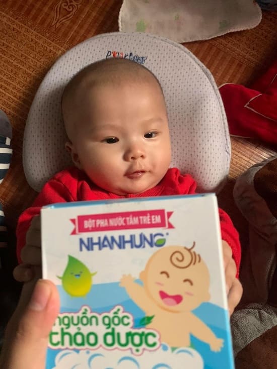 Quỹ chăm sóc da bé Nhân Hưng giúp hàng triệu trẻ em Việt thoát khỏi bệnh ngoài da
