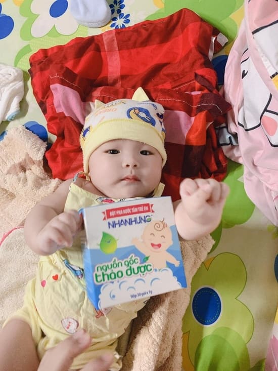 Quỹ chăm sóc da bé Nhân Hưng giúp hàng triệu trẻ em Việt thoát khỏi bệnh ngoài da