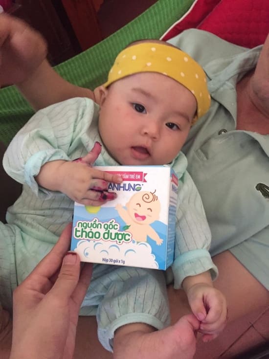 Quỹ chăm sóc da bé Nhân Hưng giúp hàng triệu trẻ em Việt thoát khỏi bệnh ngoài da