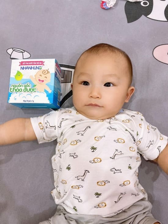 Quỹ chăm sóc da bé Nhân Hưng giúp hàng triệu trẻ em Việt thoát khỏi bệnh ngoài da
