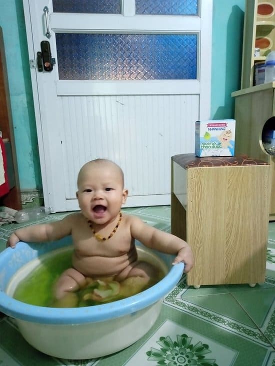 Quỹ chăm sóc da bé Nhân Hưng giúp hàng triệu trẻ em Việt thoát khỏi bệnh ngoài da