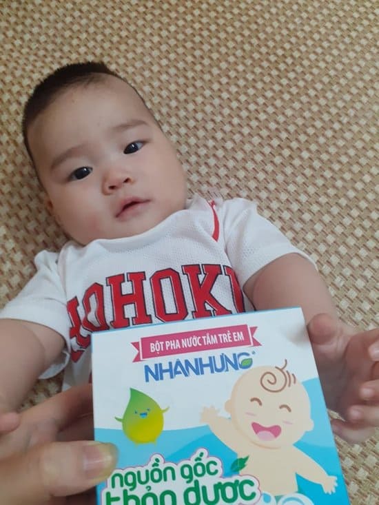 Quỹ chăm sóc da bé Nhân Hưng giúp hàng triệu trẻ em Việt thoát khỏi bệnh ngoài da