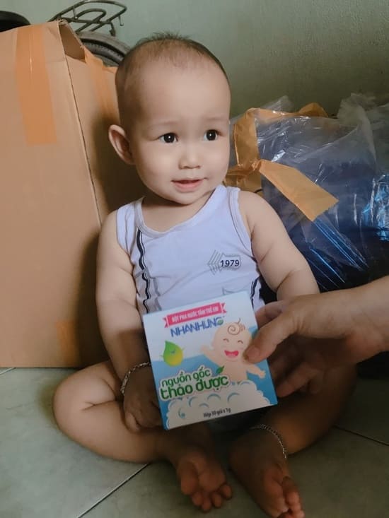 Quỹ chăm sóc da bé Nhân Hưng giúp hàng triệu trẻ em Việt thoát khỏi bệnh ngoài da