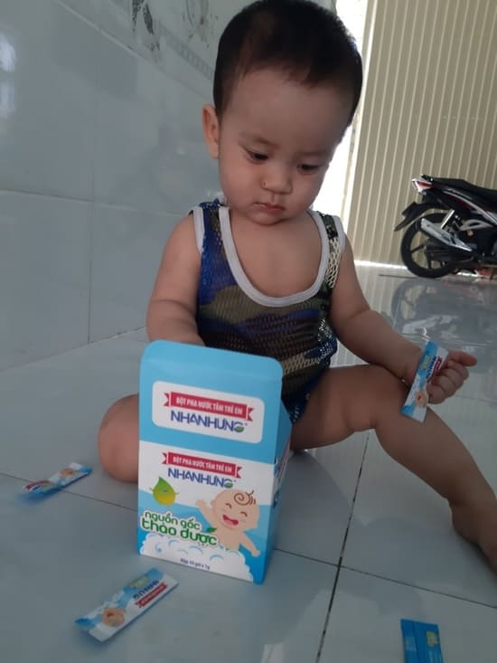 Quỹ chăm sóc da bé Nhân Hưng giúp hàng triệu trẻ em Việt thoát khỏi bệnh ngoài da