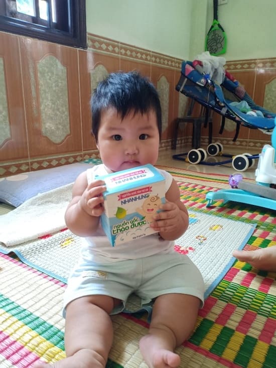 Quỹ chăm sóc da bé Nhân Hưng giúp hàng triệu trẻ em Việt thoát khỏi bệnh ngoài da
