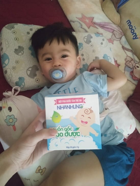 Quỹ chăm sóc da bé Nhân Hưng giúp hàng triệu trẻ em Việt thoát khỏi bệnh ngoài da