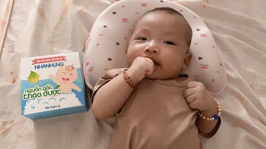 Quỹ chăm sóc da bé Nhân Hưng giúp hàng triệu trẻ em Việt thoát khỏi bệnh ngoài da