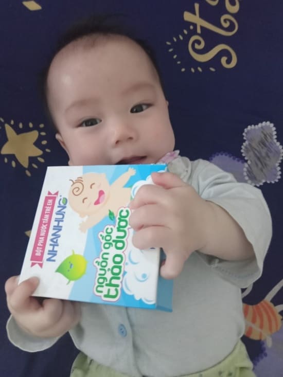 Quỹ chăm sóc da bé Nhân Hưng giúp hàng triệu trẻ em Việt thoát khỏi bệnh ngoài da