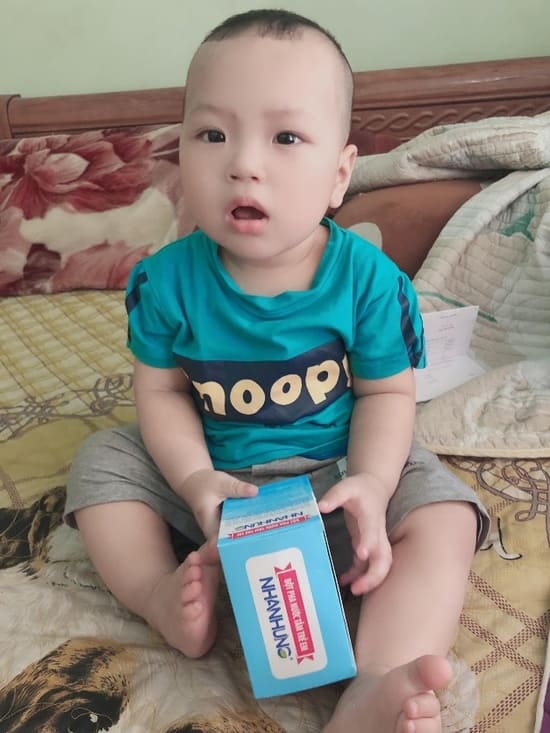 Quỹ chăm sóc da bé Nhân Hưng giúp hàng triệu trẻ em Việt thoát khỏi bệnh ngoài da