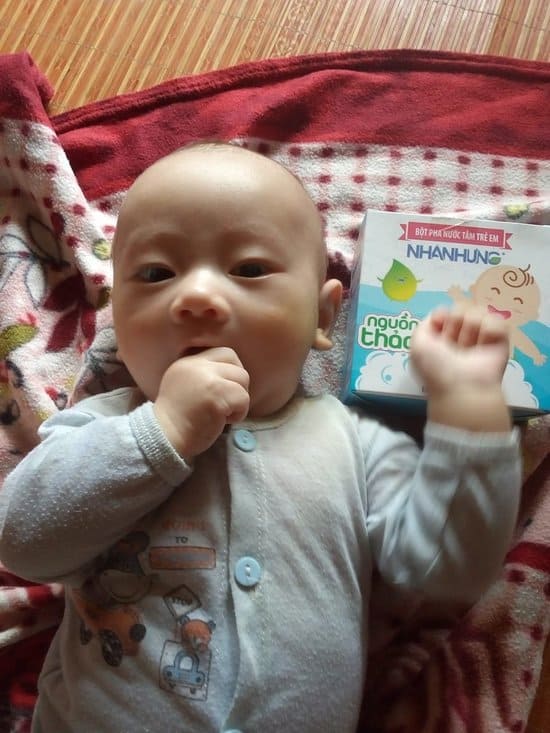 Quỹ chăm sóc da bé Nhân Hưng giúp hàng triệu trẻ em Việt thoát khỏi bệnh ngoài da
