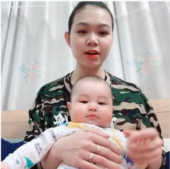 Bé Cam – con trai chị Thanh liên tục bị chàm sữa