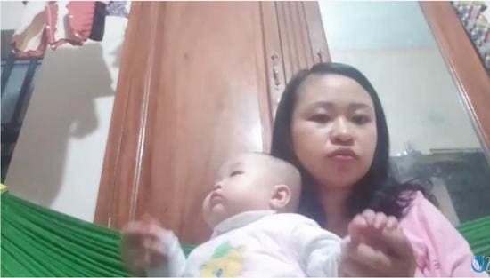 Hai mẹ con chị Thu