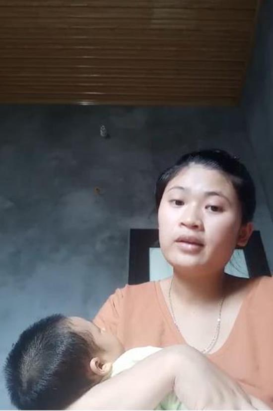 Chị Mai bảo không thể quên những ngày con bị mụn sữa
