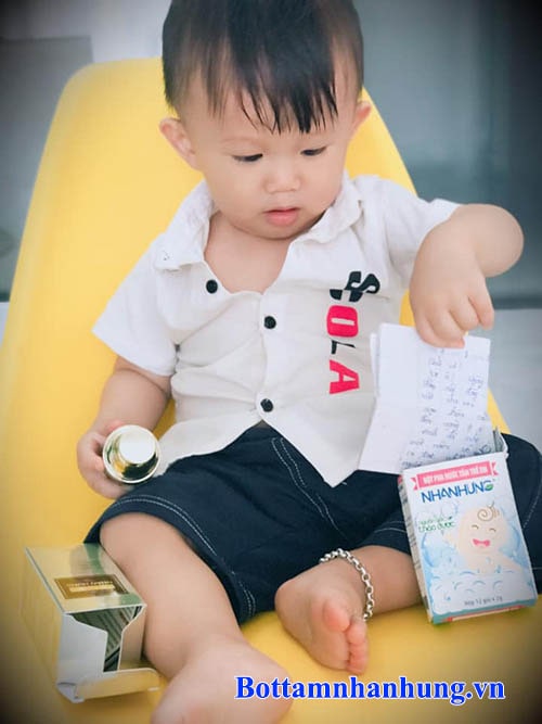 Bộ đôi chàm sữa Nhân Hưng an toàn cho trẻ sơ sinh và trẻ nhỏ