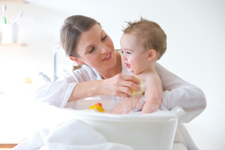 Cách tốt nhất để bảo vệ bé trước các bệnh lý nguy hiểm mùa nắng nóng chính là “phòng hơn chữa”.