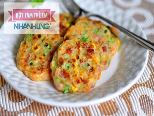 Bánh rau củ thịt lợn có mùi vị thơm ngon khiến các bé thích thú