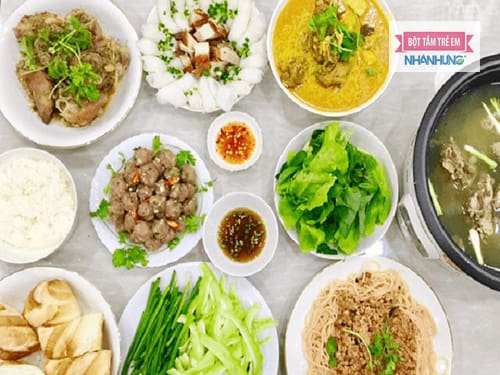 Đa dạng thực phẩm trong thực đơn hàng ngày của trẻ là cách giúp trẻ hết biếng ăn.