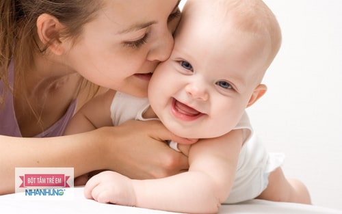 Trẻ bú mẹ bị táo bón chủ yếu do nguồn sữa của mẹ.
