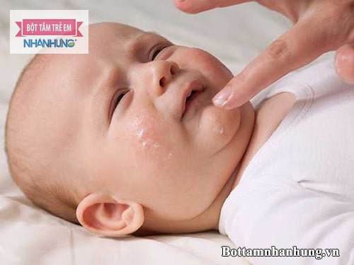 Dùng kem đánh răng