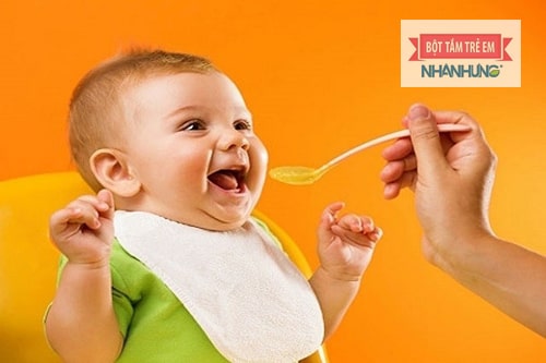 Bột ăn dặm NutiFood có nhiều chất dinh dưỡng tốt cho sự phát triển của trẻ nhỏ.