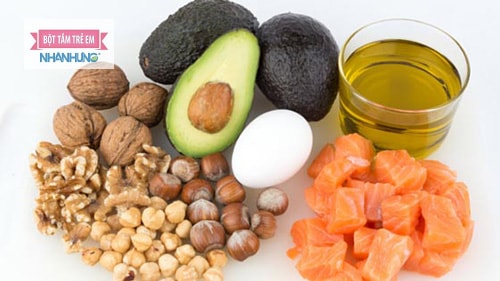 Lựa chọn thực phẩm cân bằng hormone nữ giúp hạn chế mụn nhọt ở vùng kín.