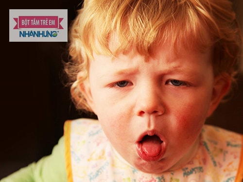 Mẹ phải thường xuyên quan sát các biểu hiện của bé.