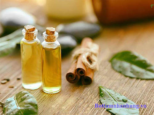 Tinh dầu tràm trà khắc phục mụn nhọt ở mông bị chai.