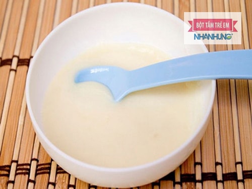 Bột ăn dặm cho bé 5 tháng cần có đầy đủ chất dinh dưỡng.