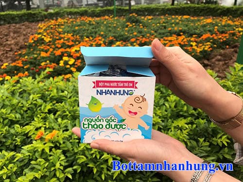 Trong hộp Bột tắm trẻ em Nhân Hưng gồm 30 gói, chia thành 3 túi nhỏ, trong mỗi túi chứa 10 tép, mỗi tép có dung tích 1g