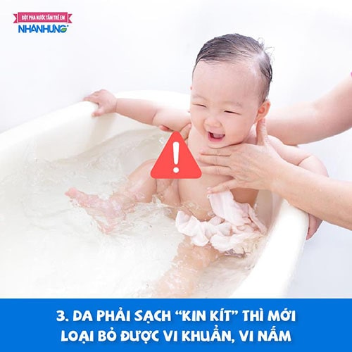 Tắm rửa bằng xà phòng có thể khiến da bé bị khô hơn.
