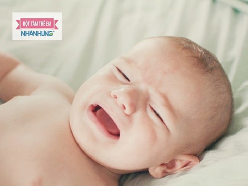 Trẻ sơ sinh biếng ăn do gặp những vấn đề về tiêu hóa.
