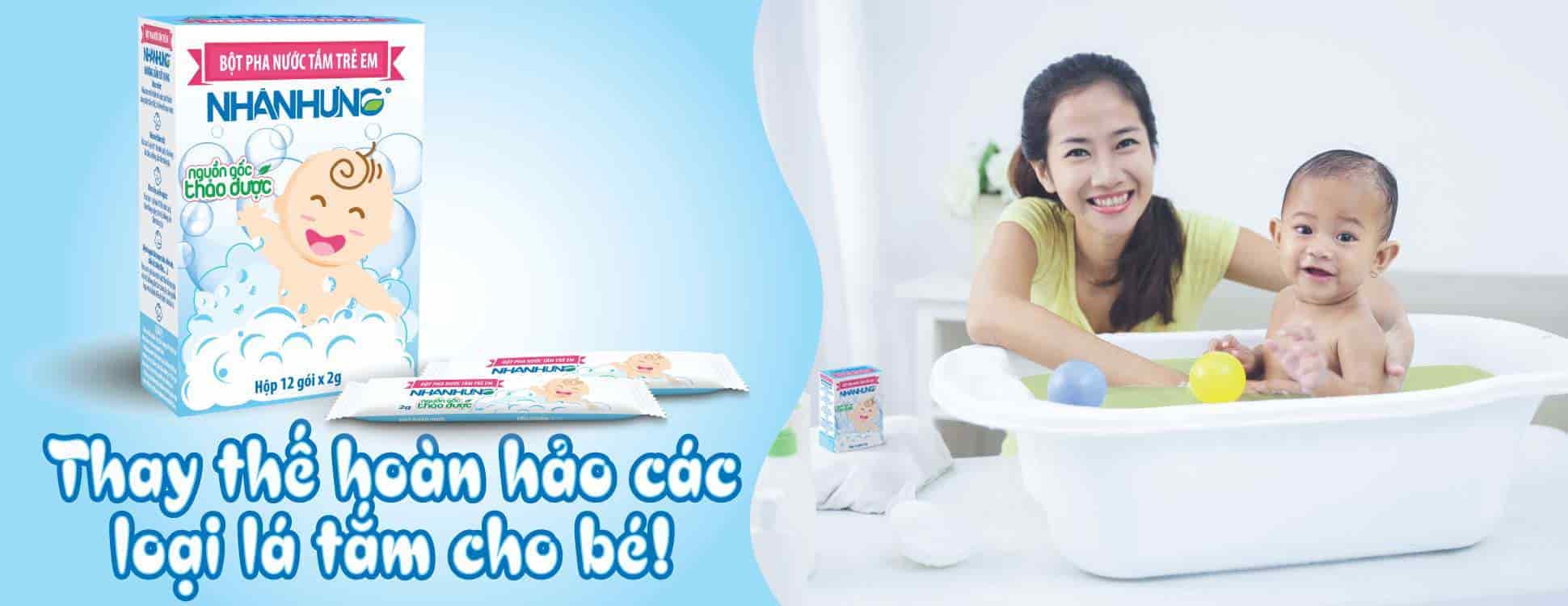 Bột tắm Nhân Hưng thay thế các loại lá tắm an toàn, hiệu quả cho trẻ.