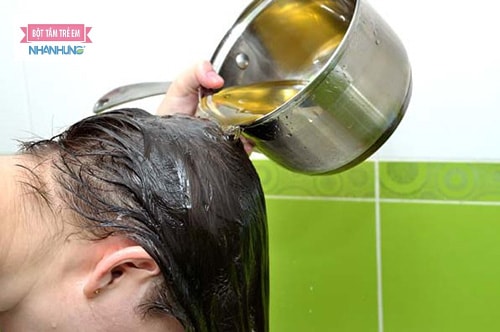 Chữa viêm da đầu gây rụng tóc bằng bài thuốc dân gian.
