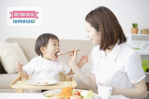 Táo bón có thể gây suy dinh dưỡng ở trẻ.