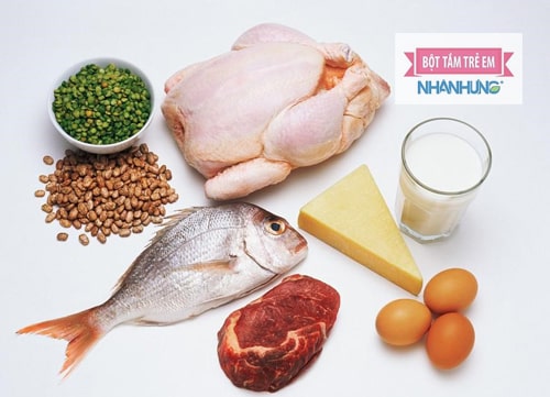 Thực đơn ăn dặm cho bé 7 tháng cần đảm bảo đầy đủ chất để bé phát triển tốt hơn.