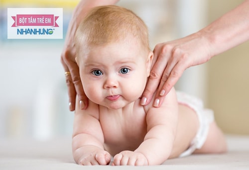 Mẹ nên bỏ túi những kỹ năng massage đơn giản cho bé.