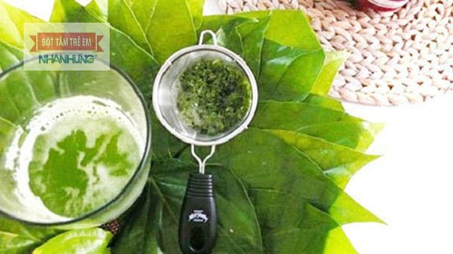 Tắm lá trầu không xử lý khi trẻ mọc nhiều lông ở lưng.