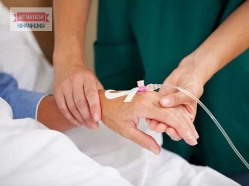 Không phải cứ mắc sốt xuất huyết là cần truyền dịch