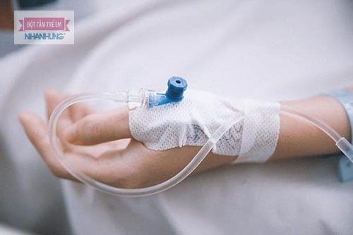 Truyền nước khi bị sốt xuất huyết cần theo chỉ định của bác sĩ chuyên khoa