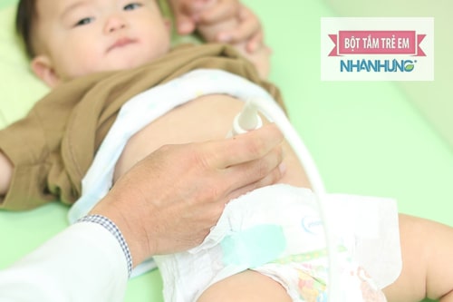 Vệ sinh sạch sẽ cho trẻ giúp tránh được các bệnh về giun, sán.