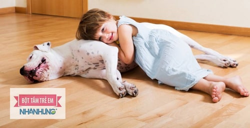Các mầm bệnh có thể đến từ tất cả những thứ xung quanh trẻ.
