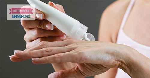 Thuốc điều trị tại chỗ chữa viêm da dị ứng tiếp xúc.